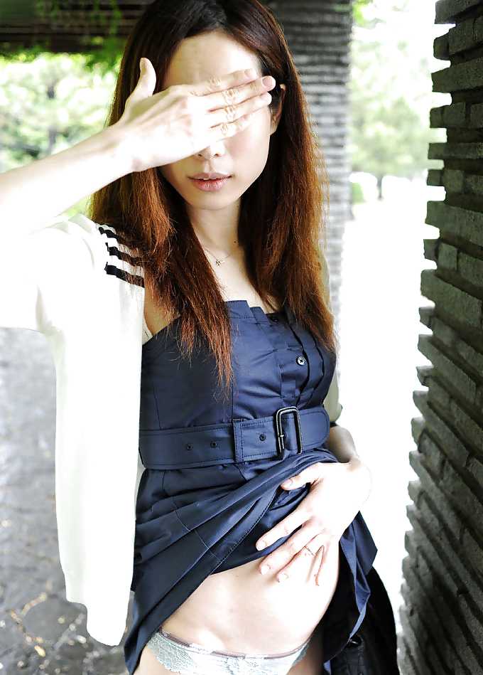 Pregnant japanese wife flashing in public