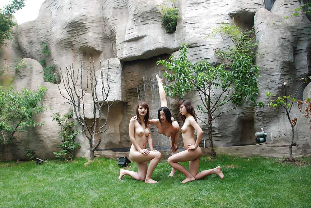 3 Naked Chinese Babes!