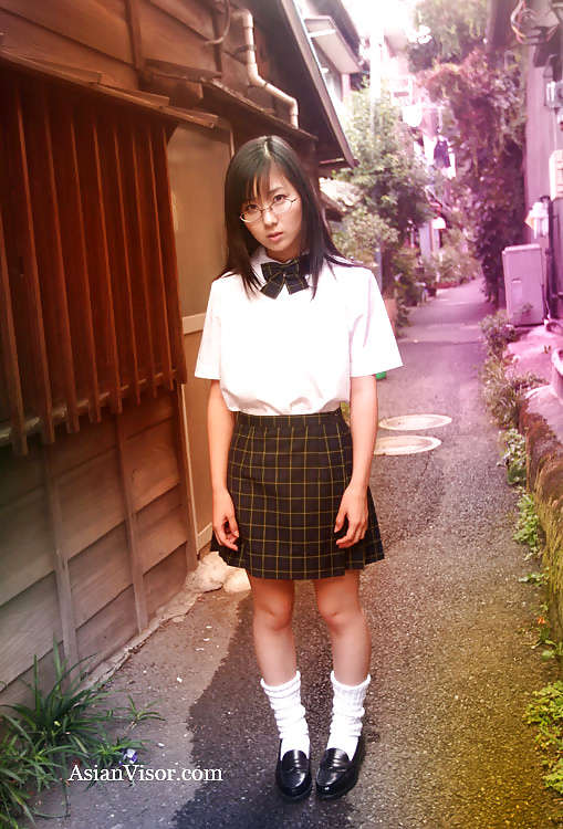 Japanese Schoolgirls (18+)