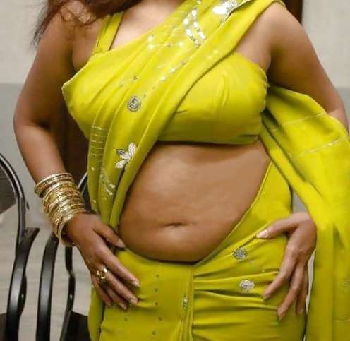 indian aunty curvy belly and hips